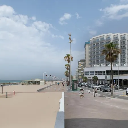 Luz, A Pie De Playa Cadix
